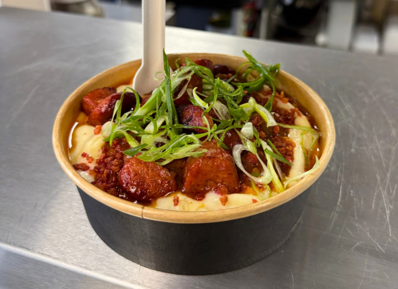 Discovery Kitchen loaded chorizo mac n cheese in a disposable bowl